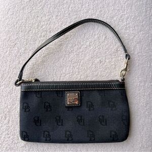 VTG Dooney & Bourke wristlet w/red interior 8” x 4.5” EUC